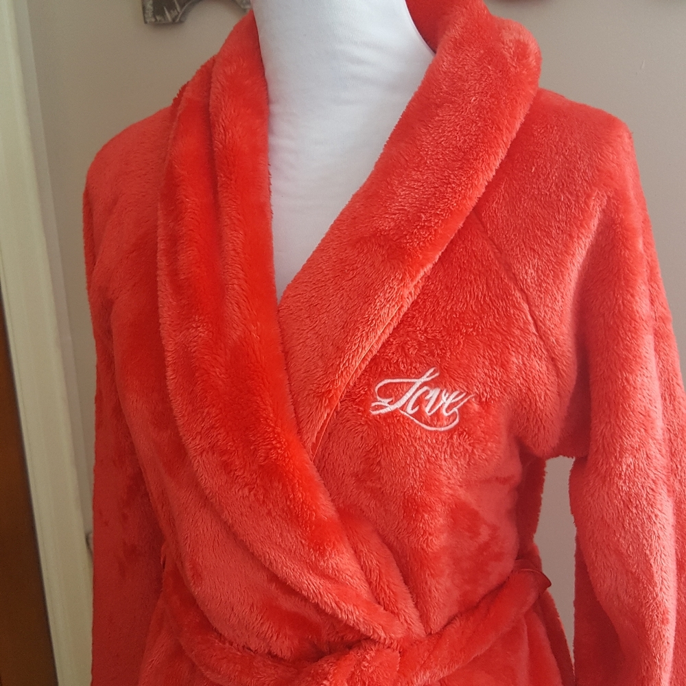NWT Victoria's Secret Red Plush Valentine's Short Robe Sz XS/S - Picture 3 of 11